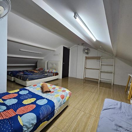 Color Mixed Home Hostel جورج تاون المظهر الخارجي الصورة