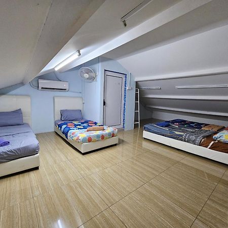 Color Mixed Home Hostel جورج تاون المظهر الخارجي الصورة