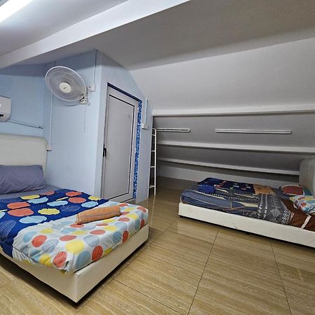 Color Mixed Home Hostel جورج تاون المظهر الخارجي الصورة