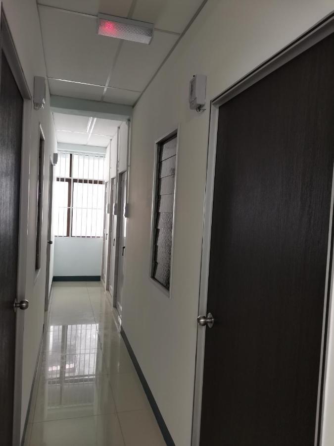 Color Mixed Home Hostel جورج تاون المظهر الخارجي الصورة