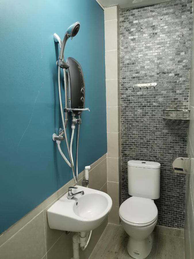 Color Mixed Home Hostel جورج تاون المظهر الخارجي الصورة