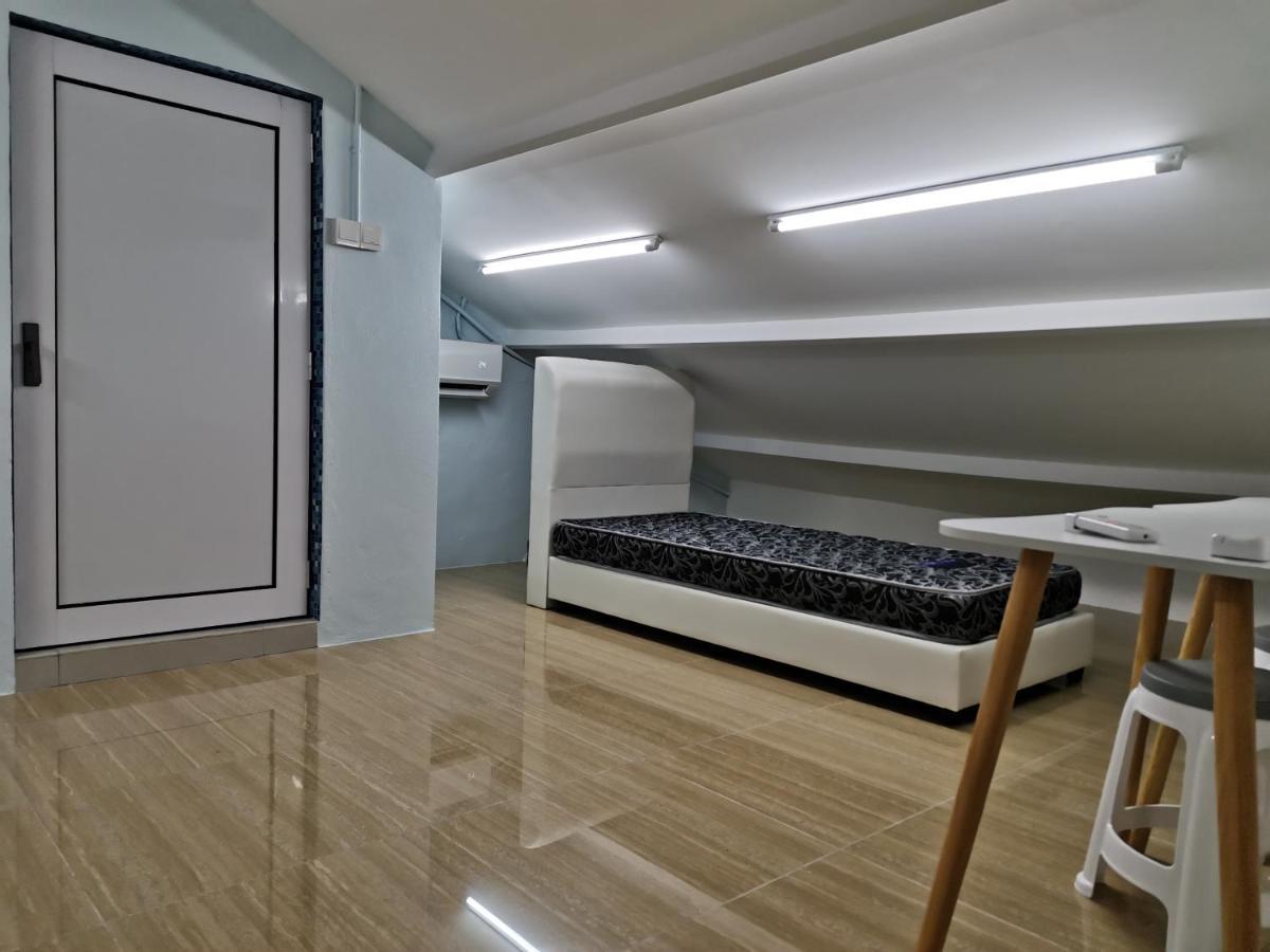Color Mixed Home Hostel جورج تاون المظهر الخارجي الصورة