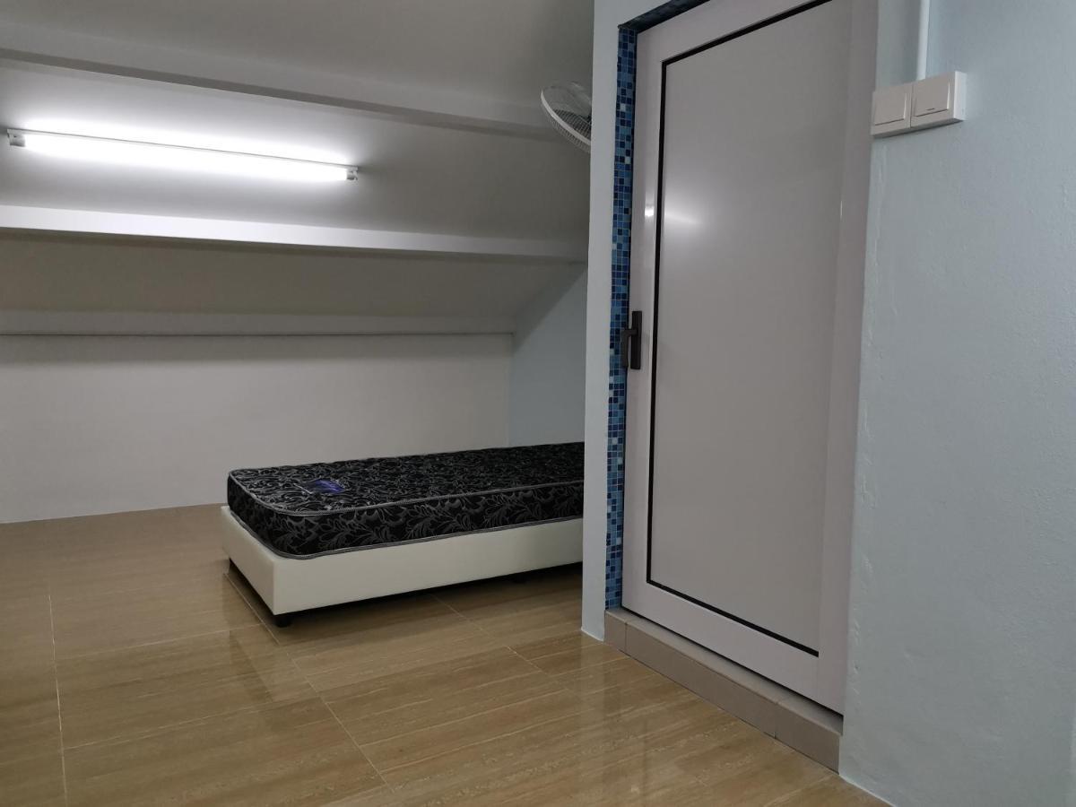 Color Mixed Home Hostel جورج تاون المظهر الخارجي الصورة