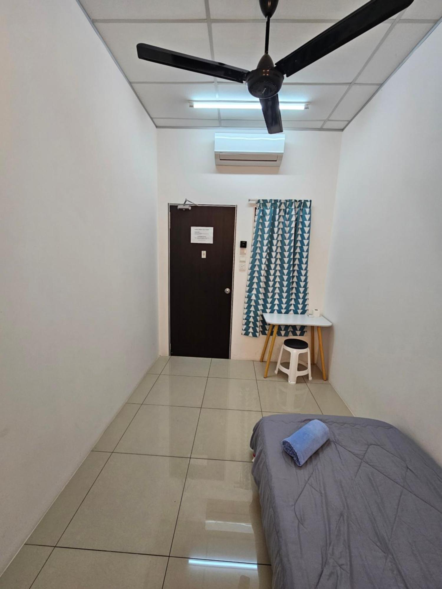 Color Mixed Home Hostel جورج تاون المظهر الخارجي الصورة