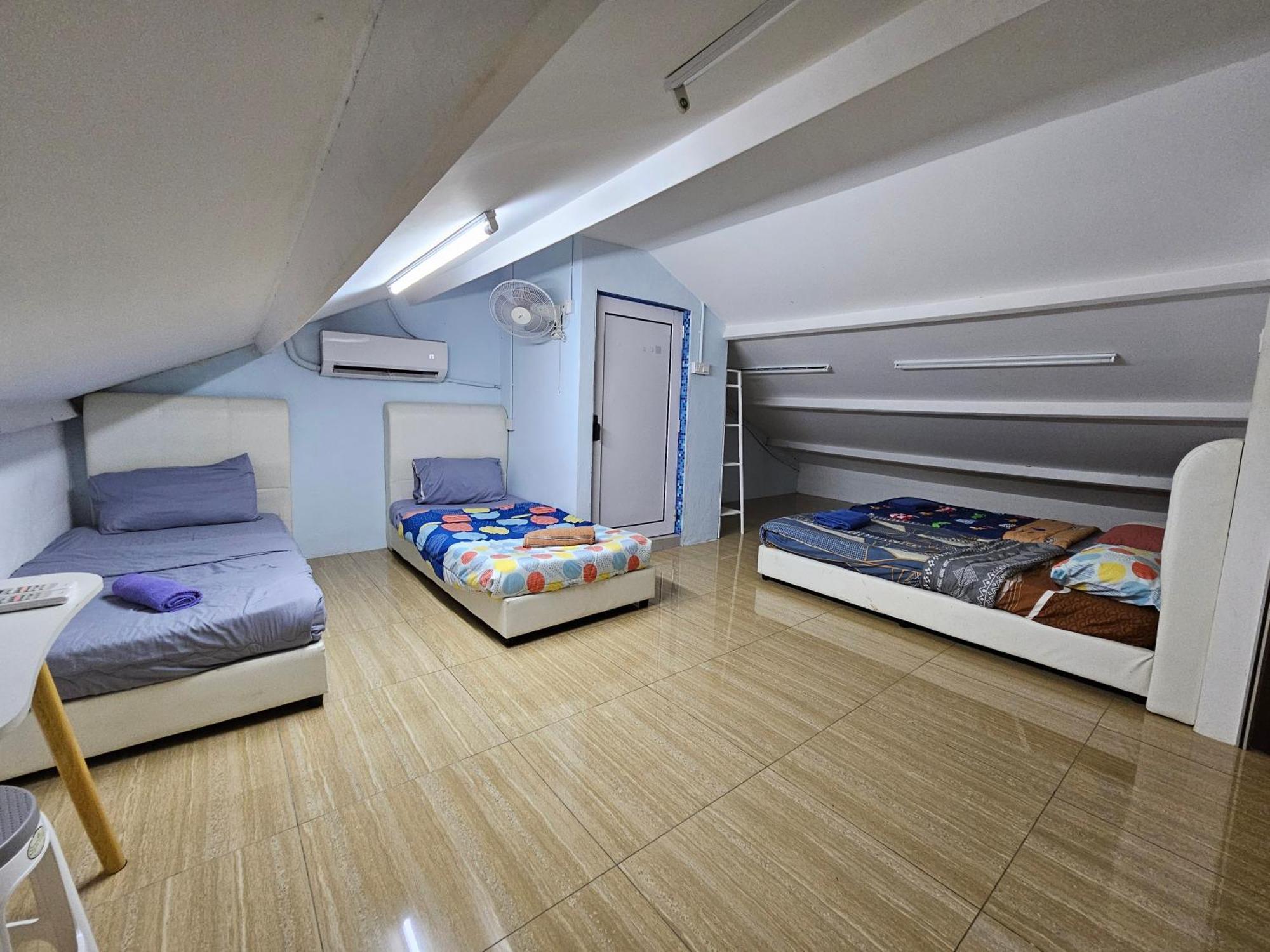 Color Mixed Home Hostel جورج تاون المظهر الخارجي الصورة