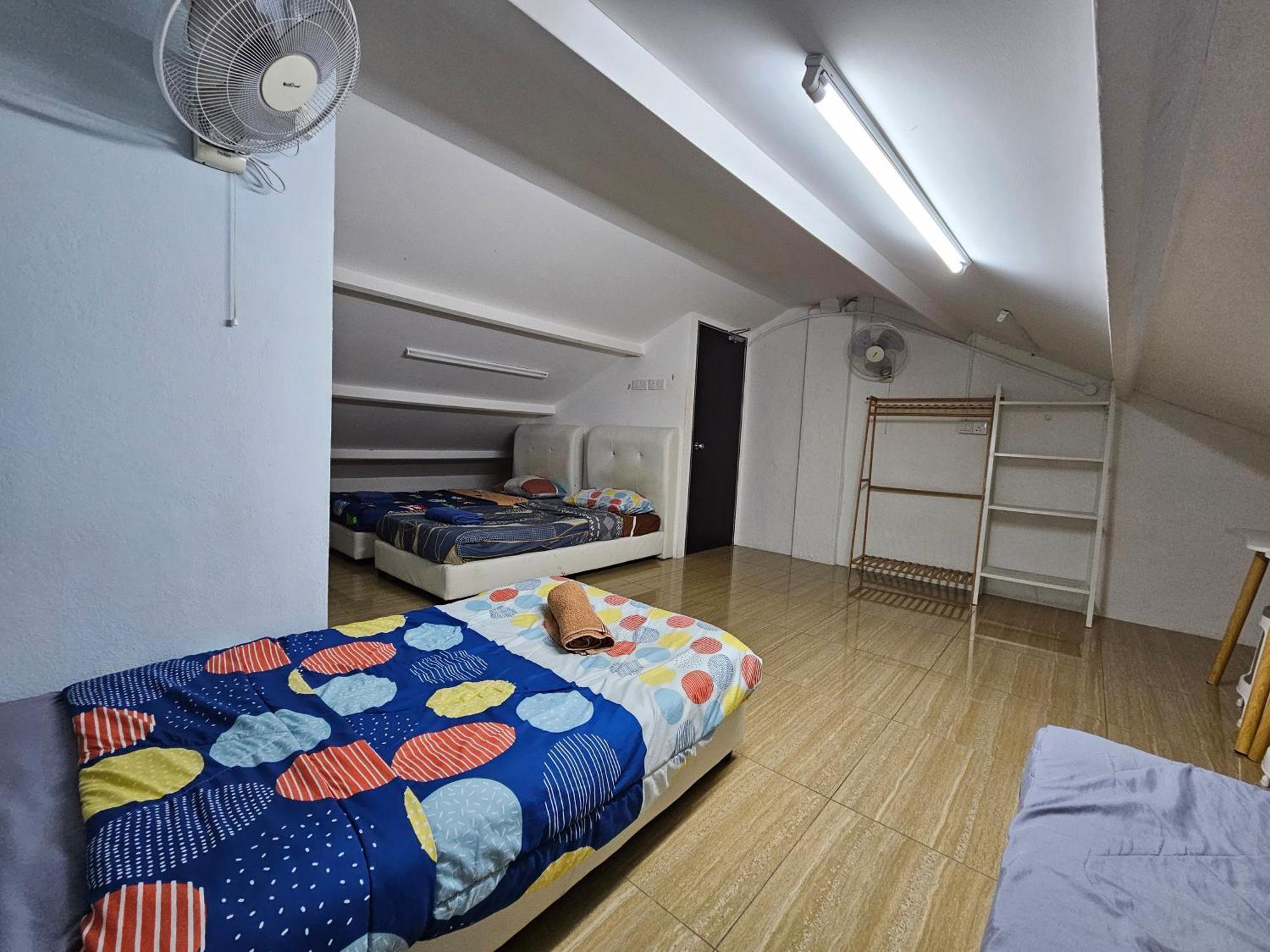 Color Mixed Home Hostel جورج تاون المظهر الخارجي الصورة