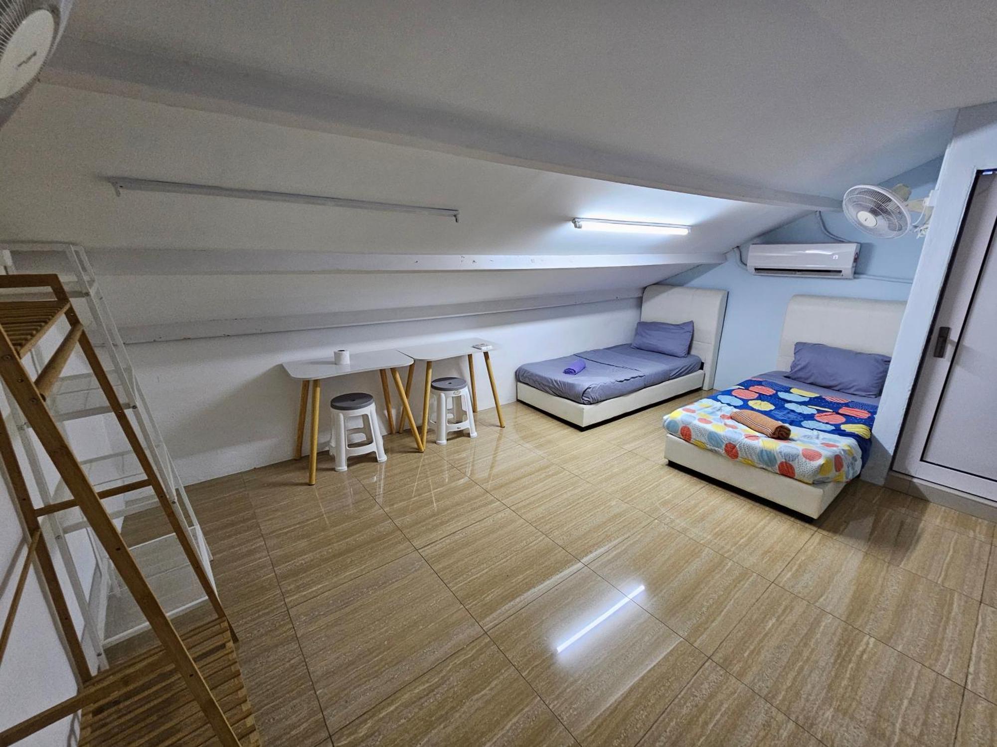 Color Mixed Home Hostel جورج تاون المظهر الخارجي الصورة